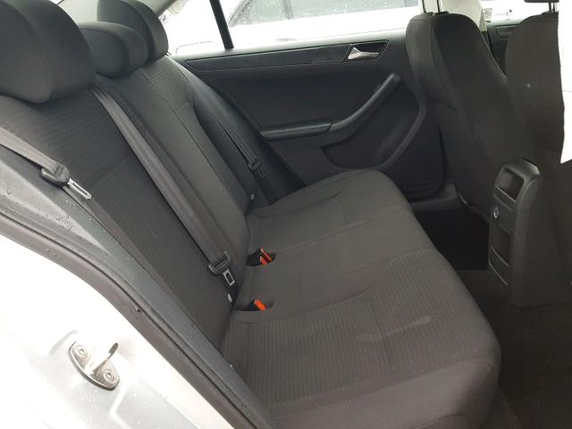 3VW2K7AJ0FM330257 - 2015 VOLKSWAGEN JETTA BASE Արծաթագույն լուսանկար 6