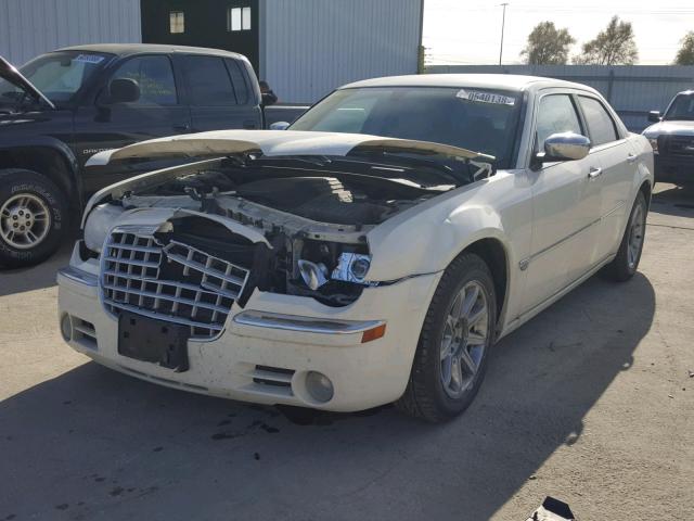 2C3LA63H36H536187 - 2006 CHRYSLER 300C WHITE photo 2