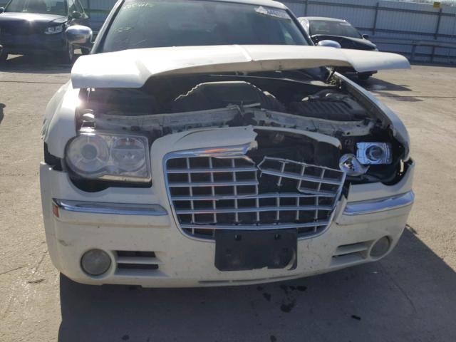 2C3LA63H36H536187 - 2006 CHRYSLER 300C WHITE photo 9