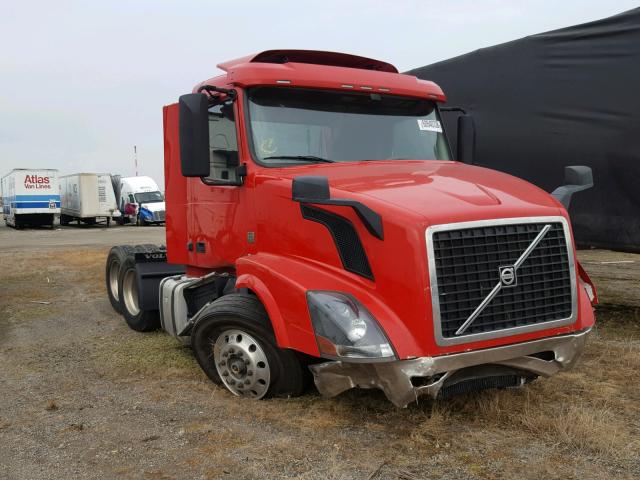 4V4NC9EG4JN889773 - 2018 VOLVO VN VNL RED photo 1