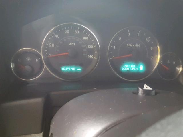 1J8HG48N96C167110 - 2006 JEEP COMMANDER SILVER photo 8