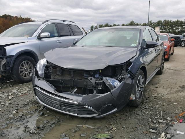 4T1BK1EB2JU274843 - 2018 TOYOTA AVALON XLE GRAY photo 2