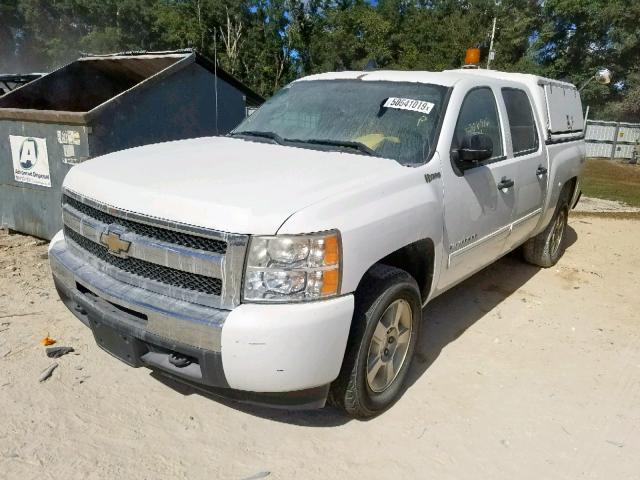 3GCUKUEJ1BG307342 - 2011 CHEVROLET SILVERADO WHITE photo 2