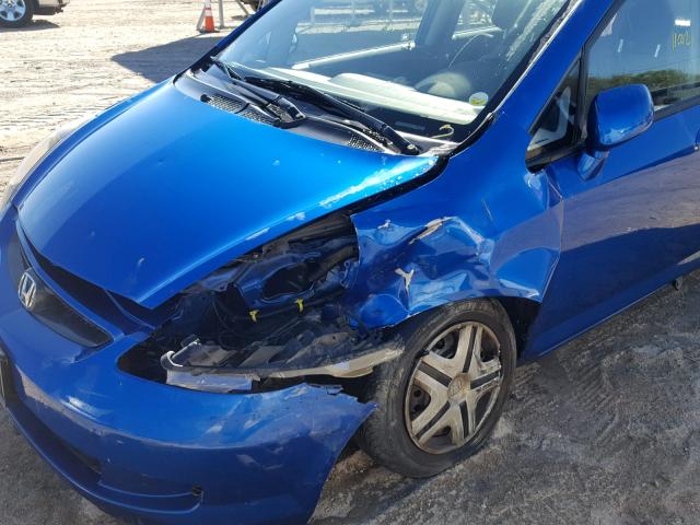 JHMGD38488S000693 - 2008 HONDA FIT BLUE photo 9