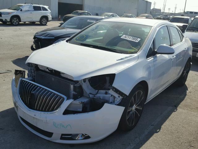 1G4PR5SK1H4104044 - 2017 BUICK VERANO SPO WHITE photo 2