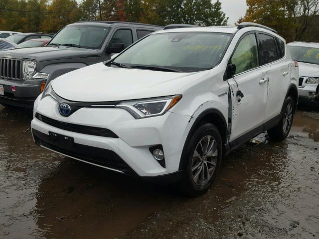 JTMRJREV4HD098130 - 2017 TOYOTA RAV4 HV LE WHITE photo 2