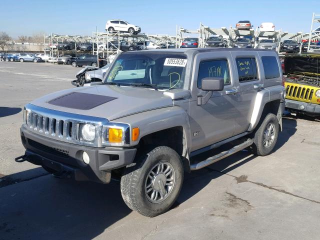 5GTDN13E578224496 - 2007 HUMMER H3 SILVER photo 2