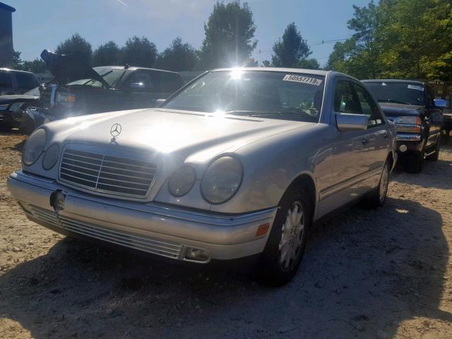 WDBJF65F2WA546206 - 1998 MERCEDES-BENZ E 320 SILVER photo 2