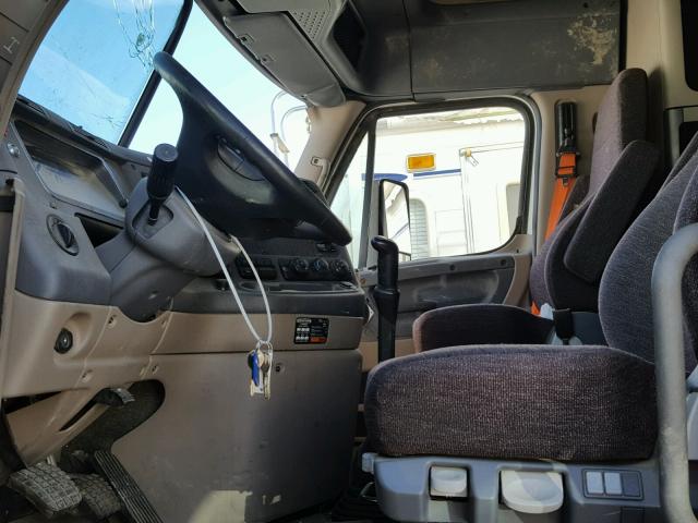 1FUJGLD52ELFH6998 - 2014 FREIGHTLINER CASCADIA 1 WHITE photo 5