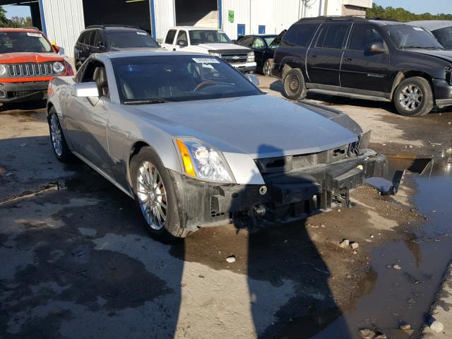 1G6YV36A765604083 - 2006 CADILLAC XLR SILVER photo 1