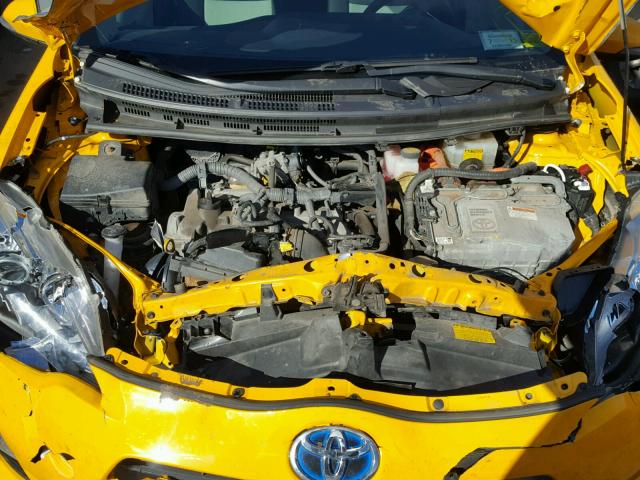 JTDKDTB34E1071421 - 2014 TOYOTA PRIUS C YELLOW photo 7