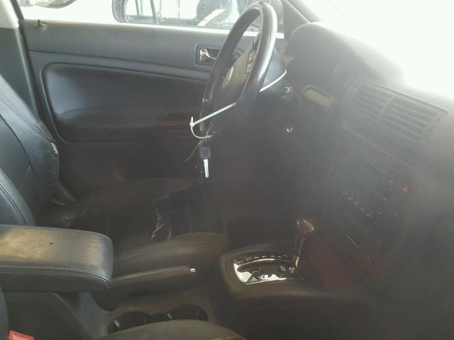 WVWWU63B05E105114 - 2005 VOLKSWAGEN PASSAT GLX 银色 照片 5