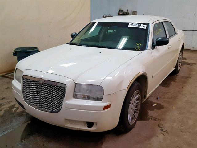 2C3JA43R65H553648 - 2005 CHRYSLER 300 CREAM photo 2