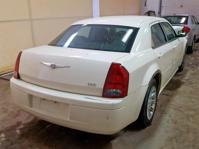 2C3JA43R65H553648 - 2005 CHRYSLER 300 CREAM photo 4