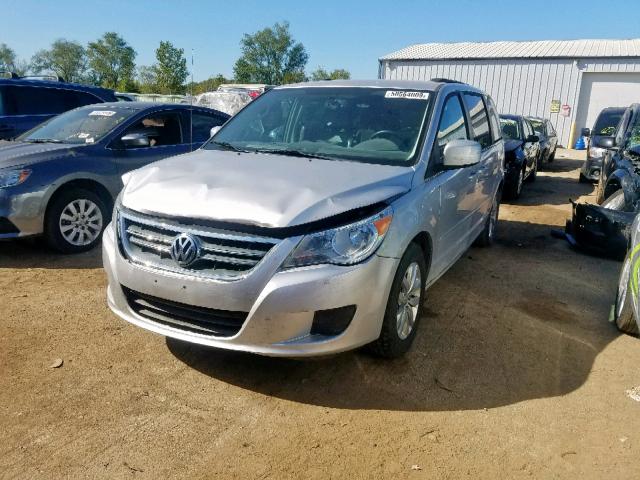 2C4RVABG0CR194225 - 2012 VOLKSWAGEN ROUTAN SE SILVER photo 2