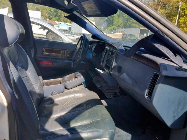 1G6DW5270PR709057 - 1993 CADILLAC FLEETWOOD WHITE photo 5