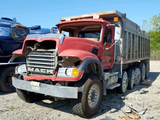 1M2AG11C66M039445 - 2006 MACK 700 CV700 RED photo 2