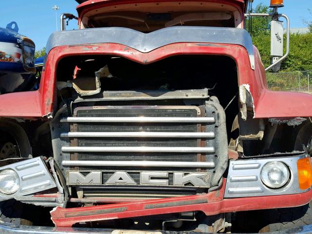 1M2AG11C66M039445 - 2006 MACK 700 CV700 RED photo 7