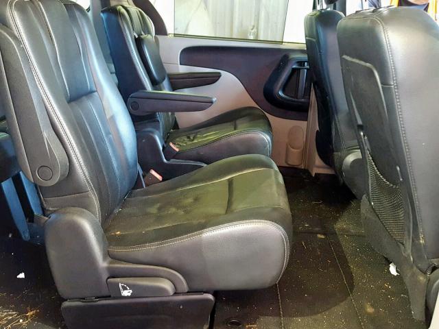 2A4RR8DG8BR797197 - 2011 CHRYSLER TOWN & COU GRAY photo 6