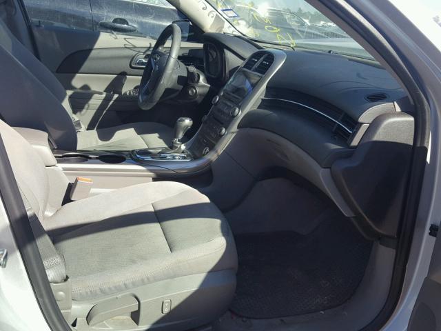 1G11B5SA5DF181982 - 2013 CHEVROLET MALIBU LS 银色 照片 5