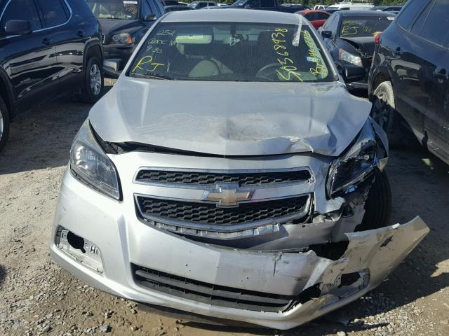 1G11B5SA5DF181982 - 2013 CHEVROLET MALIBU LS 银色 照片 9