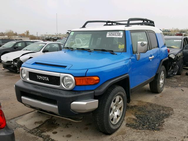 JTEBU11F070006991 - 2007 TOYOTA FJ CRUISER BLUE photo 2