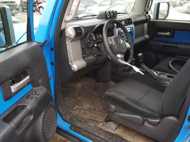 JTEBU11F070006991 - 2007 TOYOTA FJ CRUISER BLUE photo 9