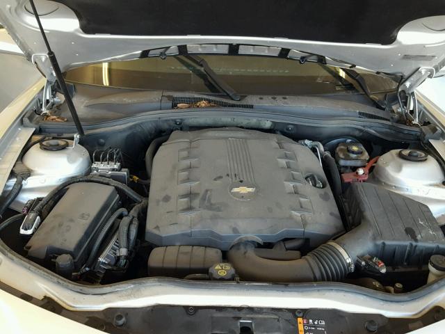 2G1FB1E33F9306307 - 2015 CHEVROLET CAMARO LS SILVER photo 7