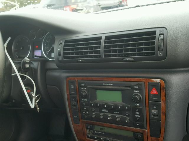 WVWRH63B24P194950 - 2004 VOLKSWAGEN PASSAT GLX GREEN photo 9