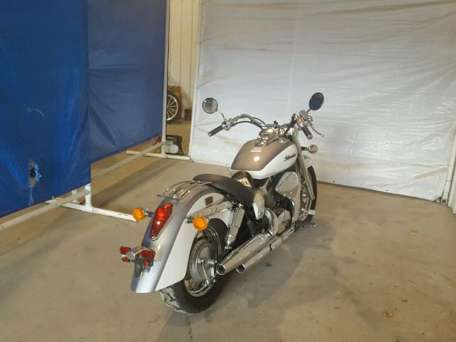 JH2RC50345M103497 - 2005 HONDA VT750 CA TWO TONE photo 4