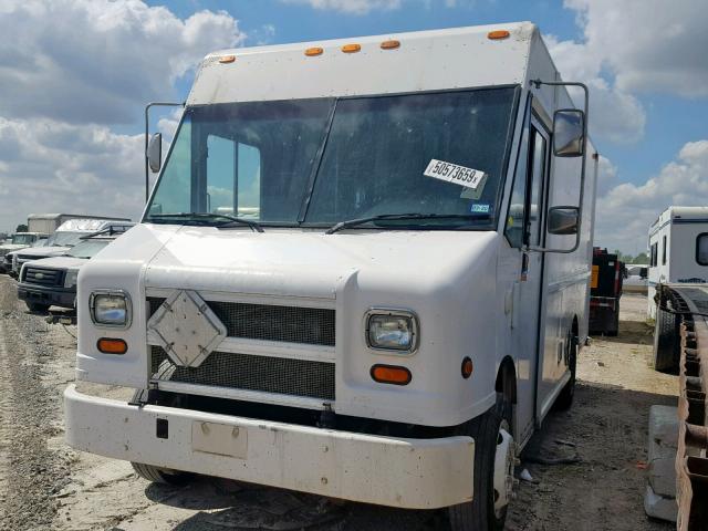 4UZAANBWX1CJ22313 - 2001 FREIGHTLINER CHASSIS M WHITE photo 2