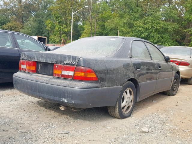 JT8BF22G5V0046300 - 1997 LEXUS ES 300 BLACK photo 4