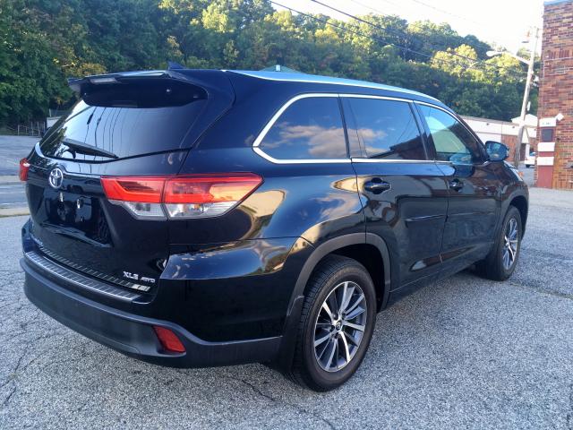 5TDJZRFH0HS466371 - 2017 TOYOTA HIGHLANDER BLACK photo 4