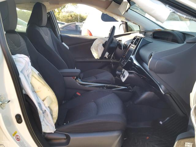 JTDKARFP4J3079977 - 2018 TOYOTA PRIUS PRIM 白色 照片 5