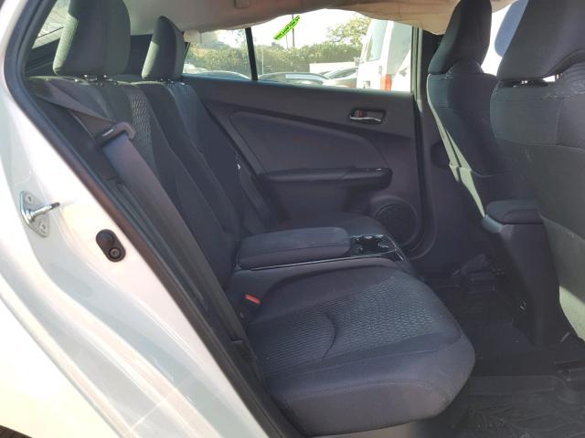 JTDKARFP4J3079977 - 2018 TOYOTA PRIUS PRIM 白色 照片 6