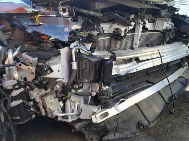 JTDKARFP4J3079977 - 2018 TOYOTA PRIUS PRIM 白色 照片 9