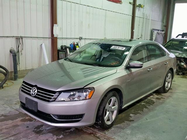 1VWBP7A39DC145903 - 2013 VOLKSWAGEN PASSAT SE GRAY photo 2