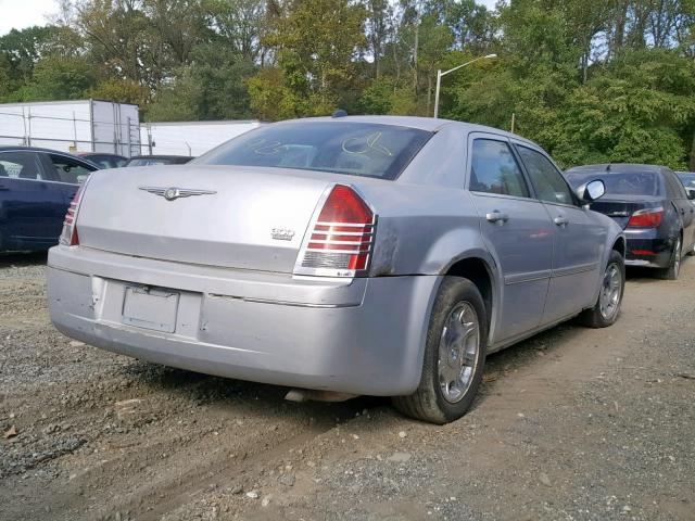 2C3JA53G15H180524 - 2005 CHRYSLER 300 TOURIN SILVER photo 4