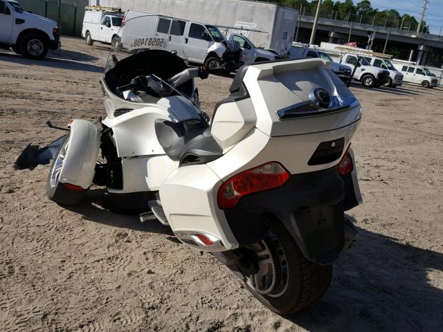 2BXJBDC17BV000541 - 2011 CAN-AM SPYDER ROA WHITE photo 3