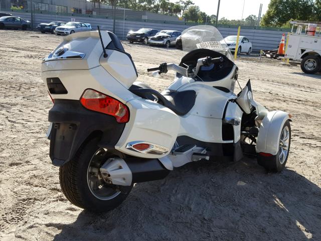 2BXJBDC17BV000541 - 2011 CAN-AM SPYDER ROA WHITE photo 4