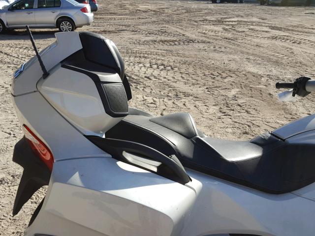 2BXJBDC17BV000541 - 2011 CAN-AM SPYDER ROA WHITE photo 6