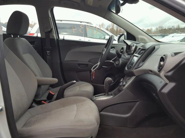 1G1JA5SH6D4236256 - 2013 CHEVROLET SONIC LS 银色 照片 5