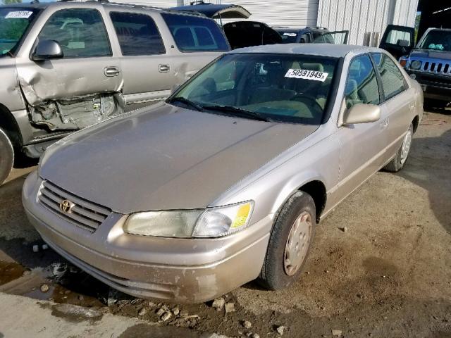 4T1BG22K4WU377345 - 1998 TOYOTA CAMRY CE BEIGE photo 2