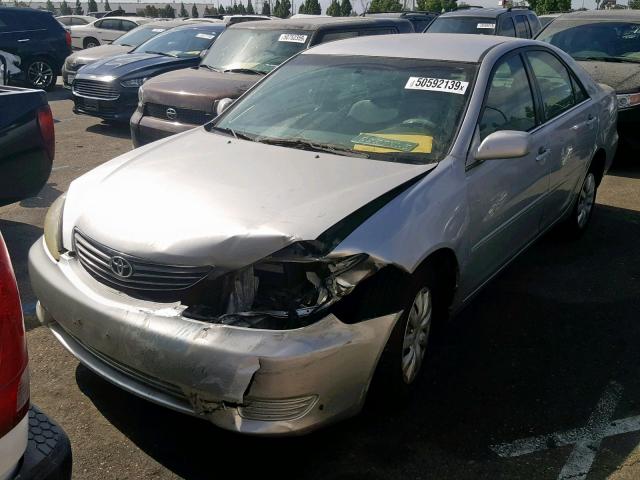 4T1BE32K95U400581 - 2005 TOYOTA CAMRY LE GRAY photo 2
