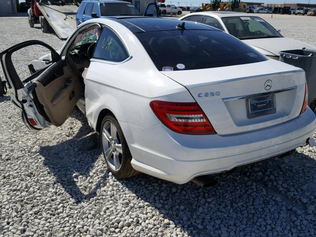 WDDGJ4HB4DG064652 - 2013 MERCEDES-BENZ C 250 WHITE photo 3