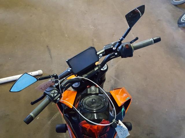 MD2JPJ402HC242261 - 2017 KTM DUKE 390 ORANGE photo 5