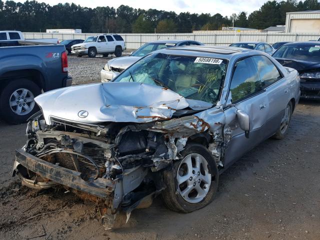 JT8BF28G010318107 - 2001 LEXUS ES 300 SILVER photo 2