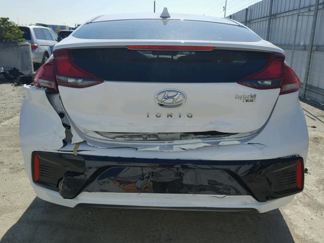 KMHC65LC2HU056956 - 2017 HYUNDAI IONIQ BLUE WHITE photo 9