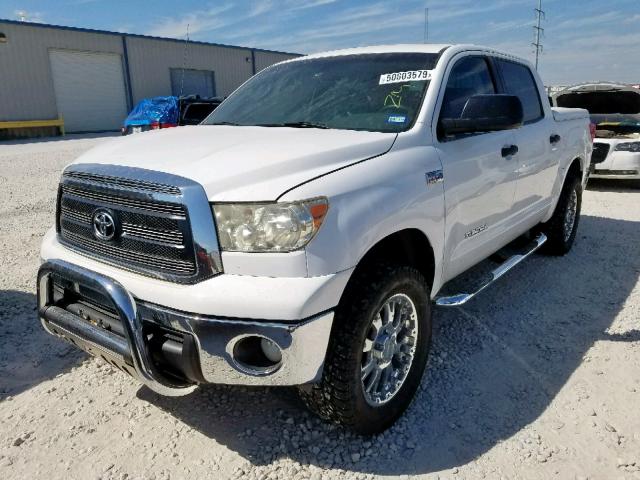 5TFEY5F10AX076953 - 2010 TOYOTA TUNDRA CRE WHITE photo 2