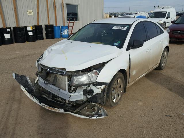 1G1PA5SH5D7289670 - 2013 CHEVROLET CRUZE LS WHITE photo 2